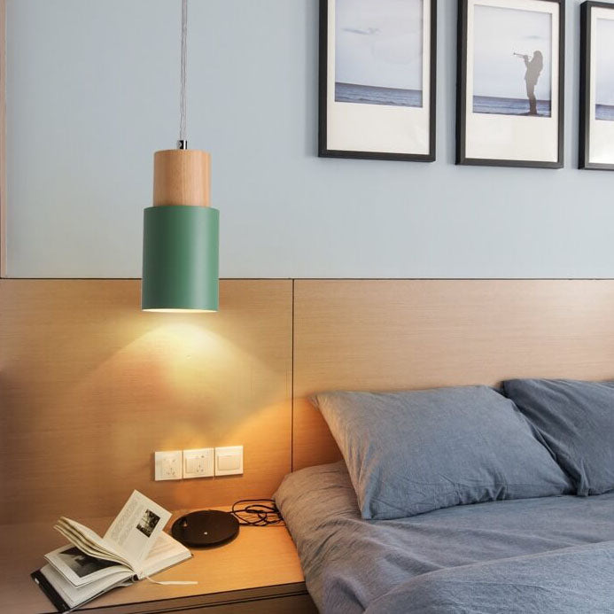 Elegante LED-Hängeleuchte Zylinder, minimalistisch. Moderne Pendelleuchte aus Aluminium für stilvolle Innenbeleuchtung.