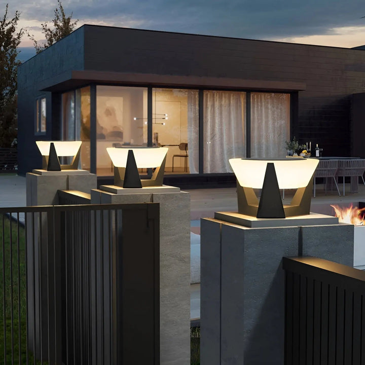 Elegante LED Solar-Gartenlampe im japanischen Stil, wasserfest für stimmungsvolle Außenbeleuchtung.