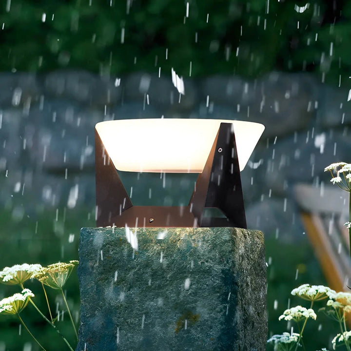 Vielseitige LED Solar-Gartenlampe im japanischen Stil für Terrassen, Wege und Gärten als stimmungsvolle Deko.