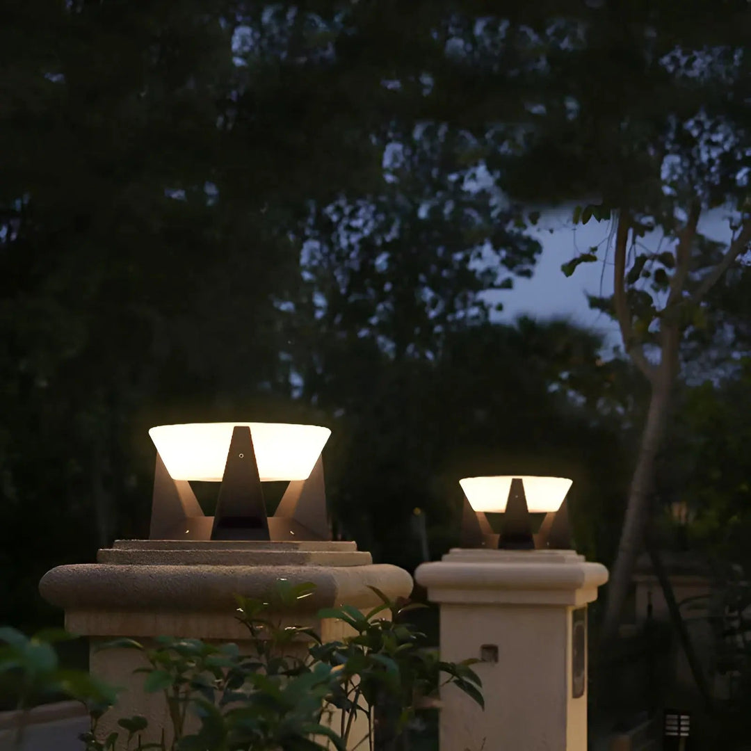 Umweltfreundliche LED Solar-Gartenlampe im japanischen Stil, energieeffizient und wasserfest für nachhaltige Deko.