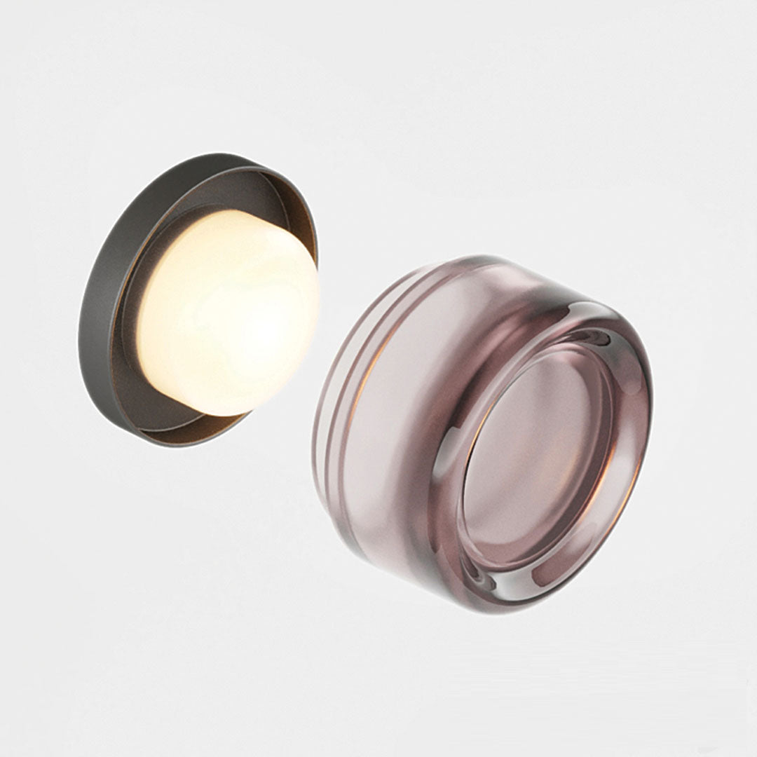 Hochwertige Wandleuchte aus Aluminium und Acryl für elegante LED-Innenbeleuchtung im modernen Zuhause.