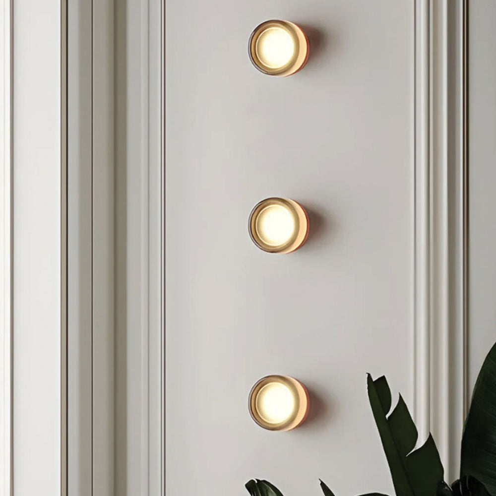 Moderne Wandleuchte aus Aluminium und Acryl, ideal für stilvolle Innenbeleuchtung in Flur/Schlafzimmer.