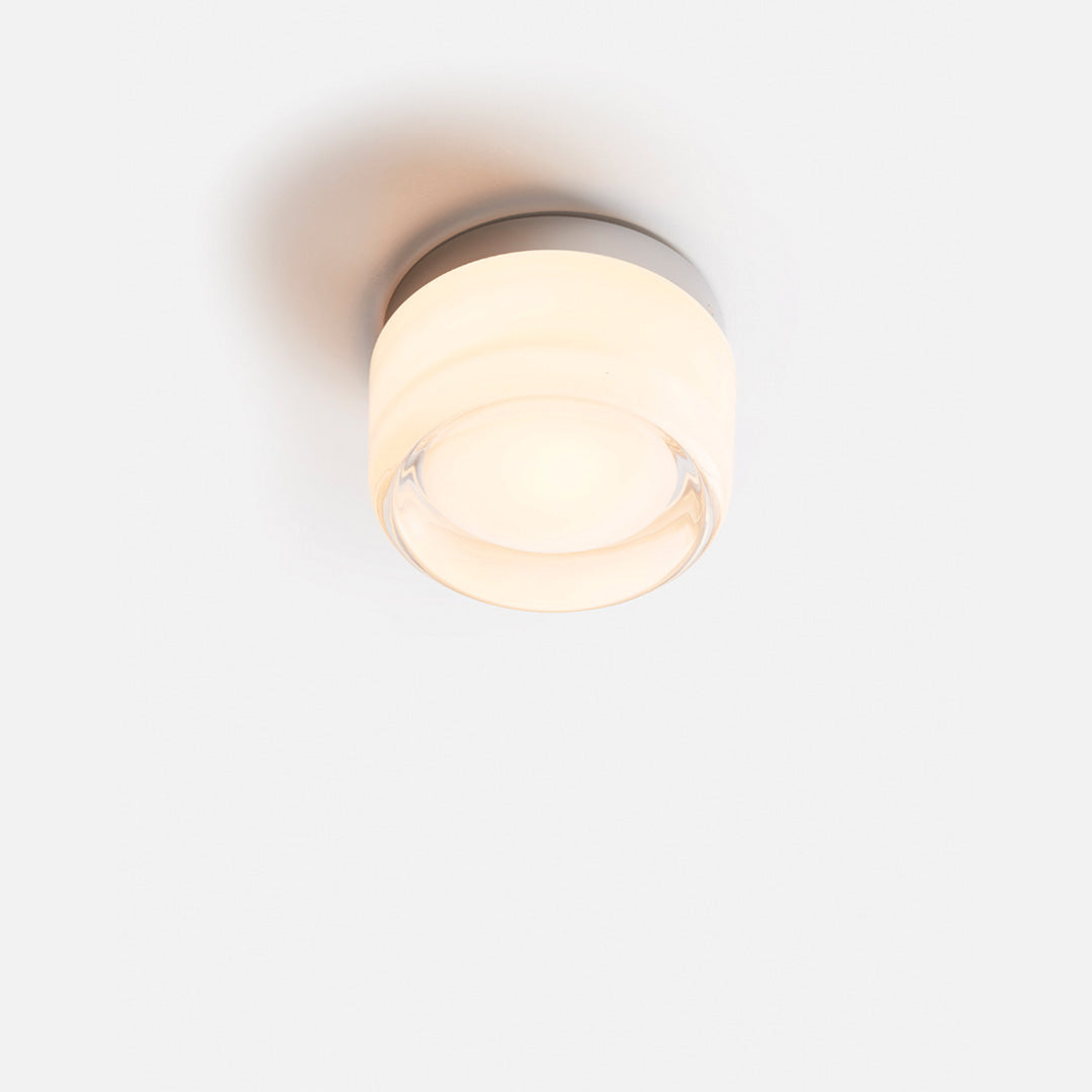 Stilvolle Wandleuchte mit LED-Technik für stimmungsvolle Innenbeleuchtung in Wohnzimmer & Flur.