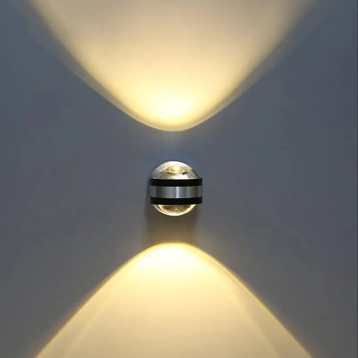 Moderne LED Wandleuchte mit Kristall-Design. Ideal als Wohnzimmer-, Schlafzimmer- oder Flurbeleuchtung.