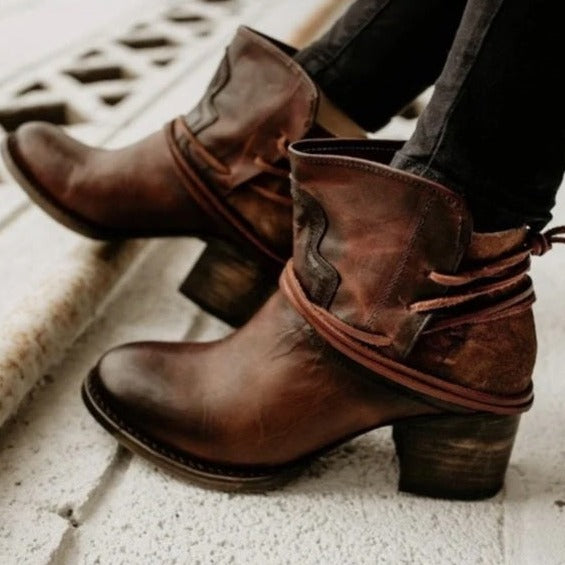 Stilvolle Leder Damenstiefeletten Celeste mit modernem Design, perfekt für elegante Outfits.