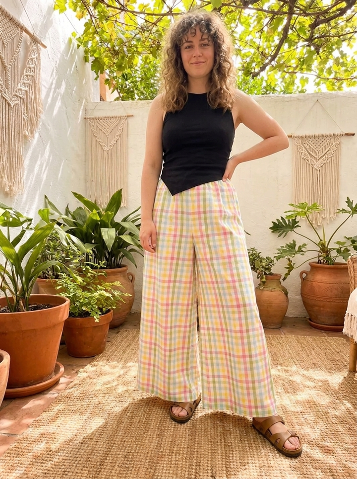 Elegante Modehose für Damen in Schwarz, perfekt für Business, Freizeit & Abendmode, hoher Tragekomfort.