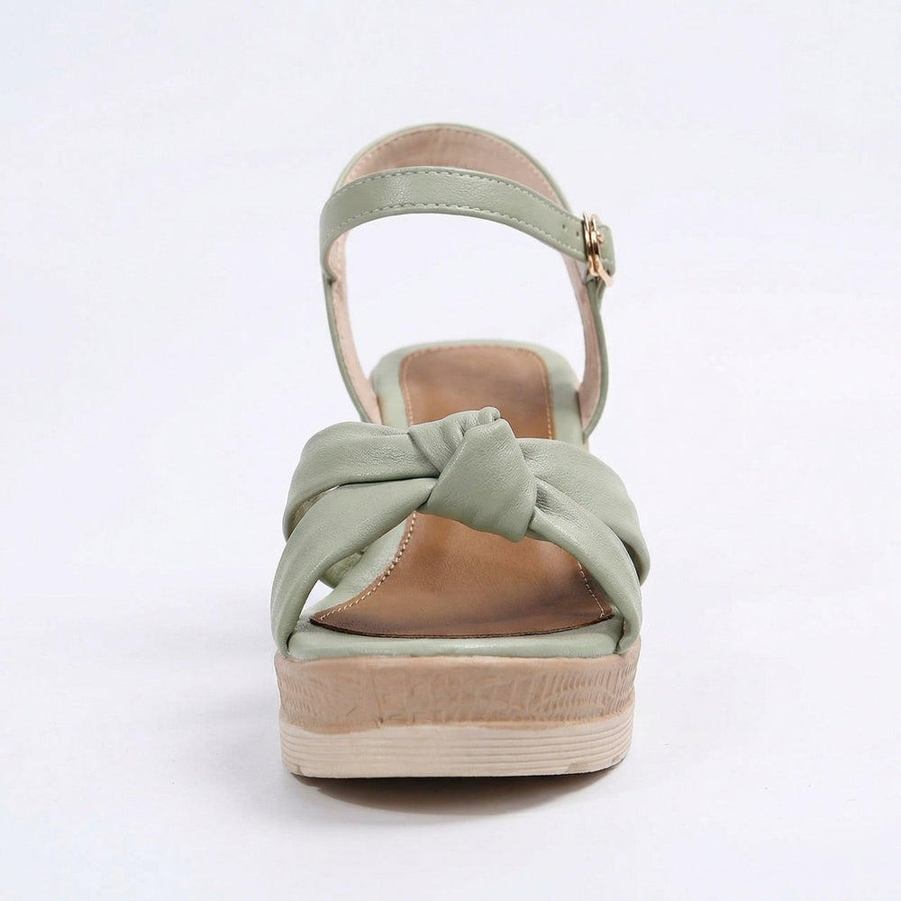 Bequeme orthopädische Damensandalen: verstellbare Sommerschuhe, die Komfort und Fußgesundheit vereinen.
