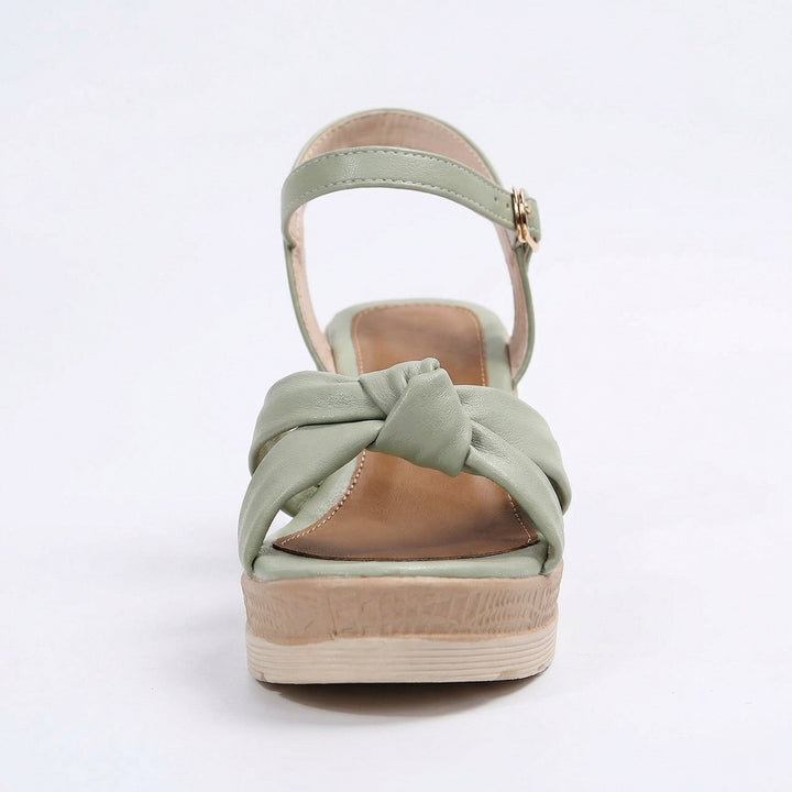 Bequeme orthopädische Damensandalen: verstellbare Sommerschuhe, die Komfort und Fußgesundheit vereinen.
