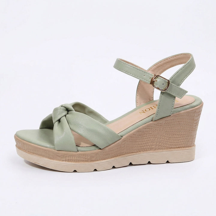 Modische Komfortsandalen für Damen, orthopädisch und leicht – ideal für stilvolle Sommeroutfits.