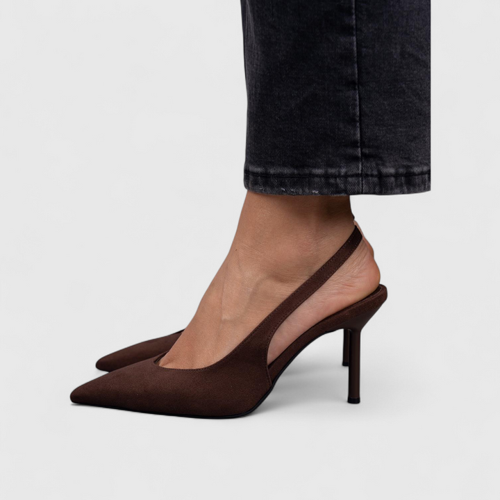 Stilvolle orthopädische Absatzschuhe für Frauen, kombinieren Eleganz mit maximalem Gehkomfort.