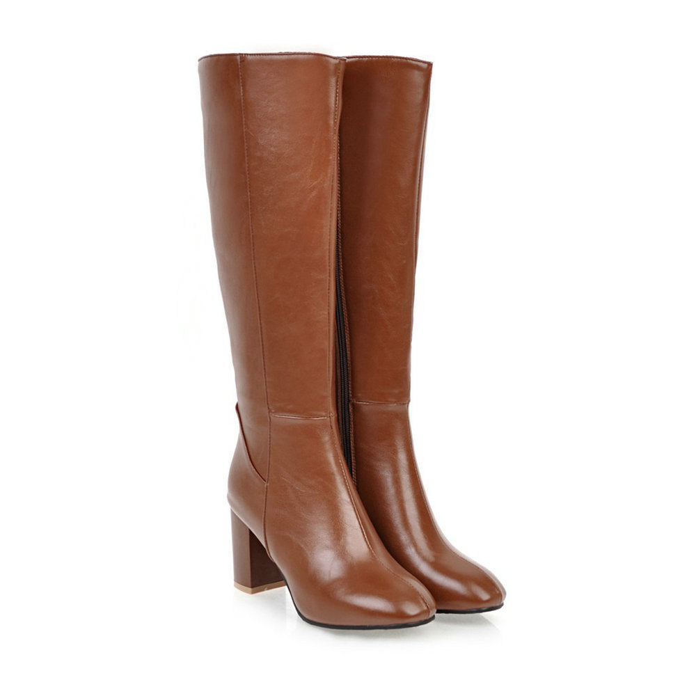 Drei Paare Damen Luxus Stiefeletten (Schwarz, Braun, Beige) mit Reißverschluss. Elegante Herbstschuhe.