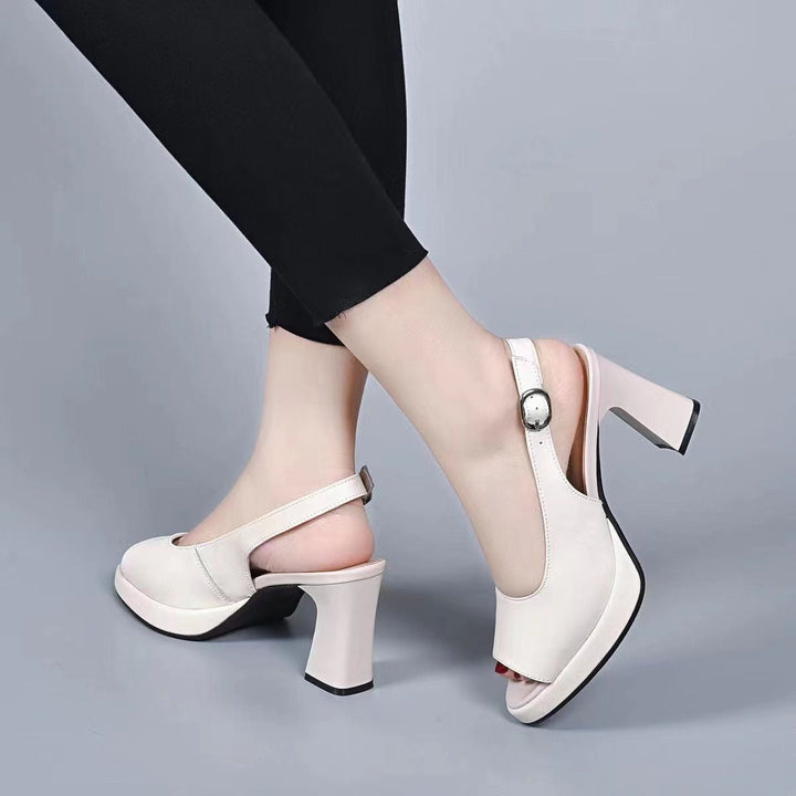 Orthopädische Damenschuhe mit bequemem mittelhohem Absatz in Beige, für Eleganz und dauerhaften Komfort den ganzen Tag.
