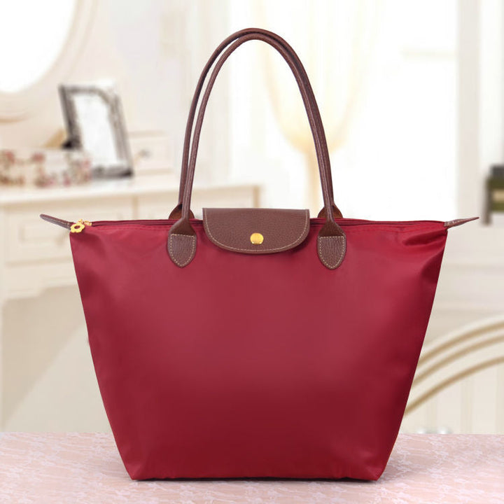 Ansicht der eleganten schwarzen Oxford Handtasche mit Reißverschluss, sicher und modebewusst.