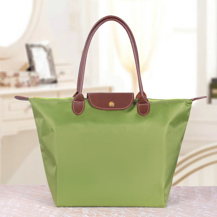 Praktische Oxford Schultertasche für Damen, bietet viel Stauraum und ist leicht zu tragen.