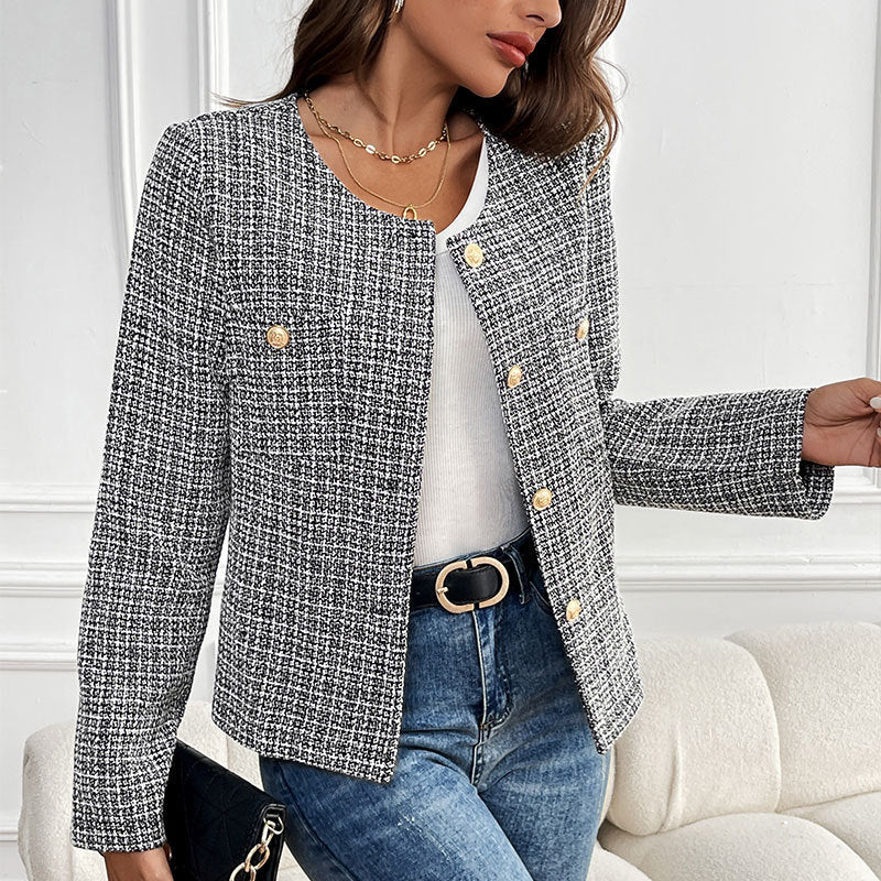 Elegante, strukturierte Damenjacke mit glänzenden Goldknöpfen. Ideal für Business & stilvolle Freizeit-Outfits.