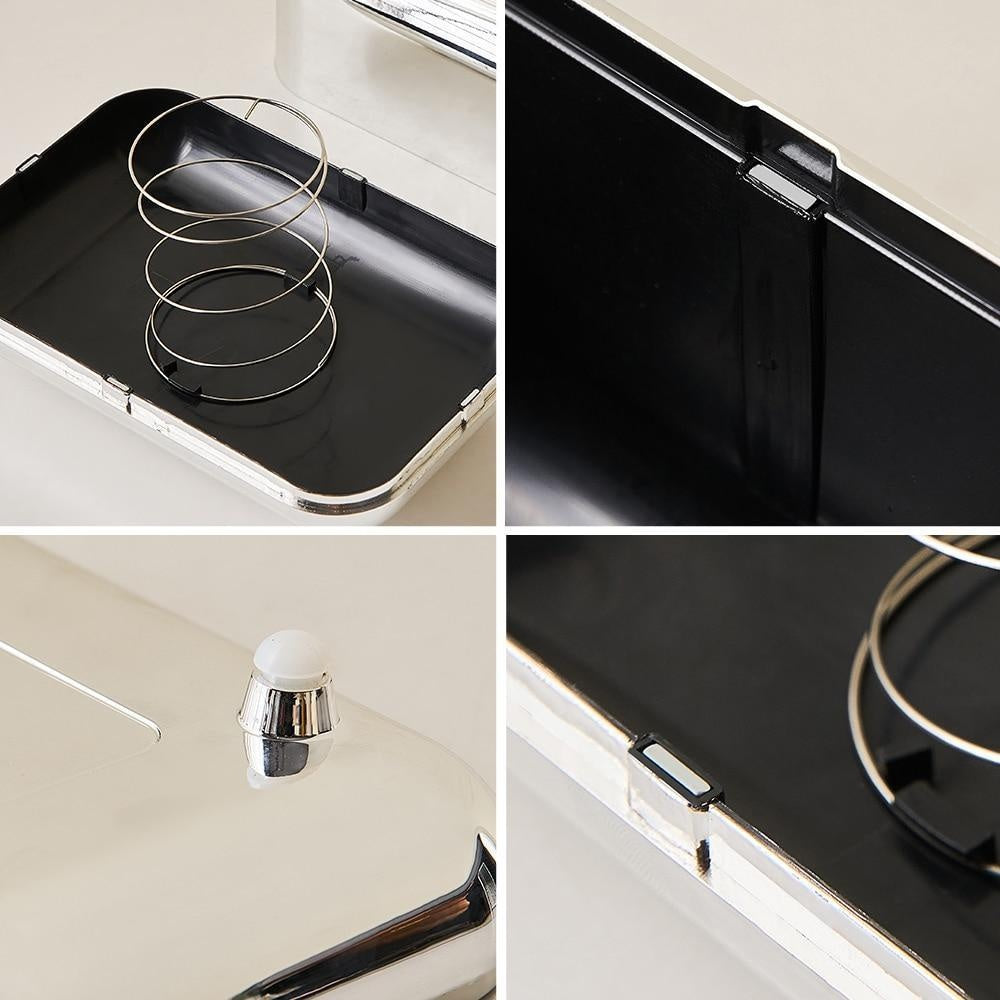 Elegante Taschentuchbox in Gold, gefüllt mit Kosmetiktüchern, stilvoll im Schlafzimmer.