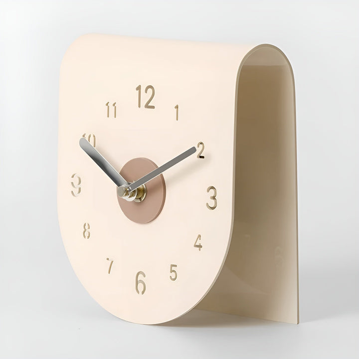 Stilvolle, minimalistische Tischuhr mit natürlichem Design. Elegante Deko für modernes Wohn- oder Bürozimmer.