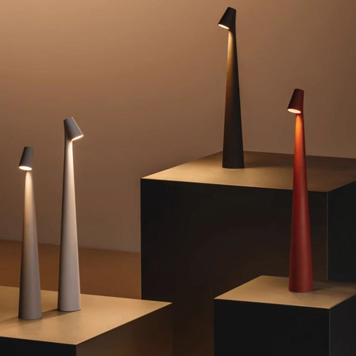 Flexible Touch LED Tischlampe aus Aluminium, dimmbar & kabellos, nordisches Design für jeden Raum.