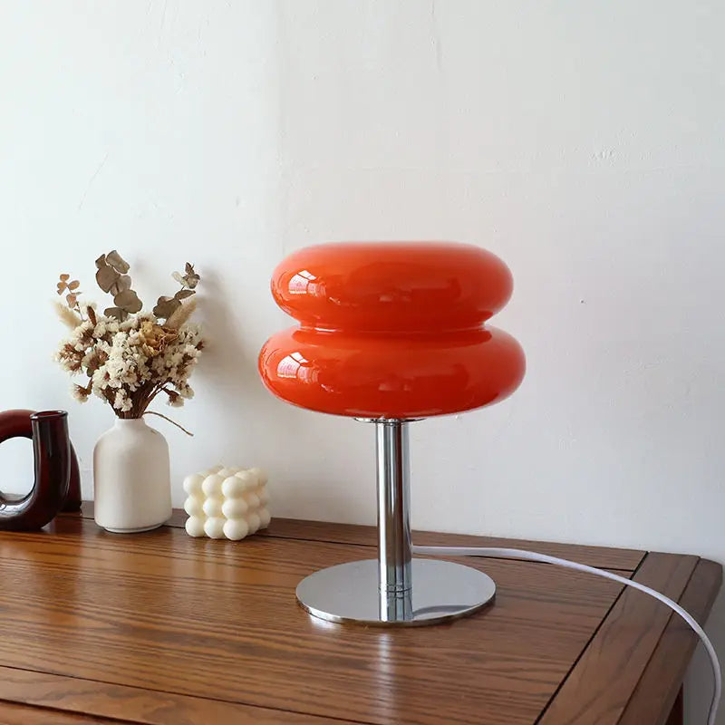 Elegante Vintage Bauhaus Tischlampe für stilvolles Wohnzimmer-Ambiente; dimmbare LED Designlampe.
