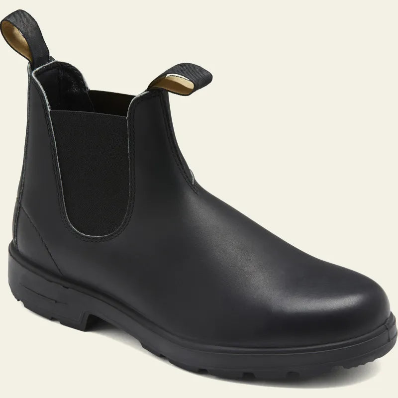Detailansicht: Wasserdichte Herren Chelsea-Stiefeletten, robust und stilvoll, ideal für nasses Wetter. Brauner Alltagsschuh.