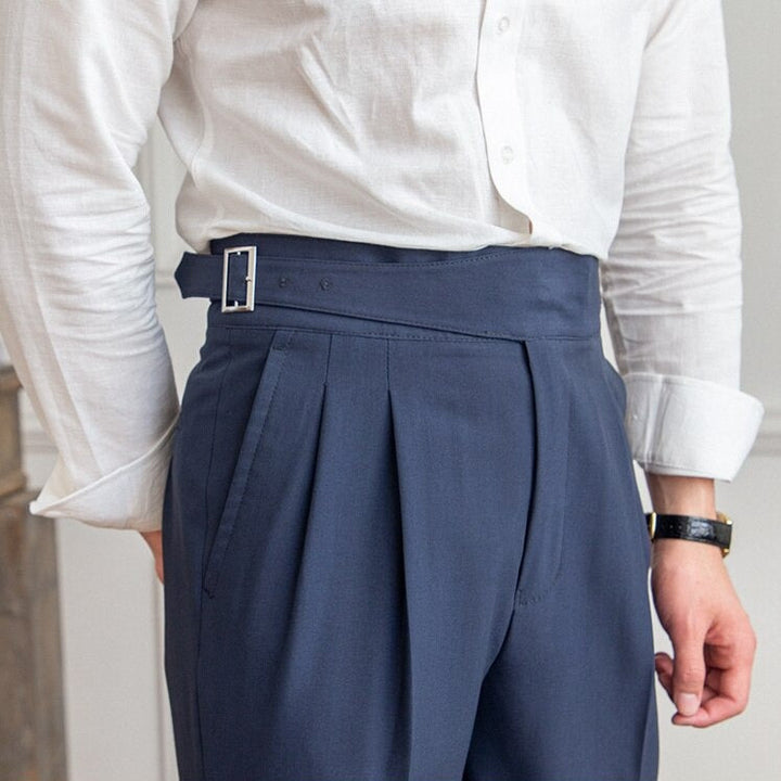 Elegante Businesshose für Herren, vielseitig mit stilvoller Schnalle.