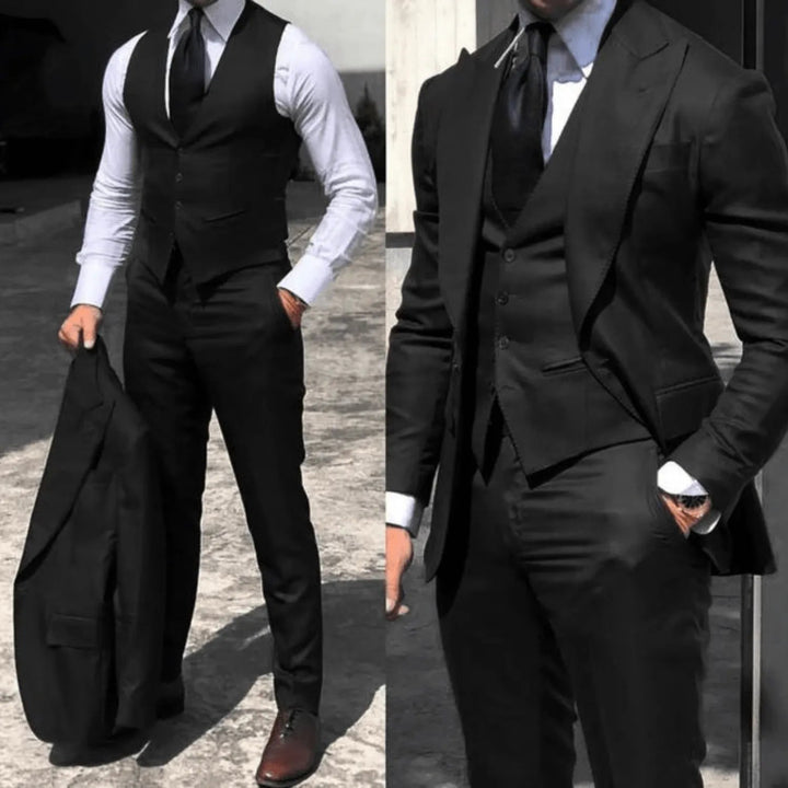 Brauner 3-teiliger Herrenanzug, Slim-Fit. Zeitlose formelle Mode für Herbst, auch in Schwarz erhältlich.