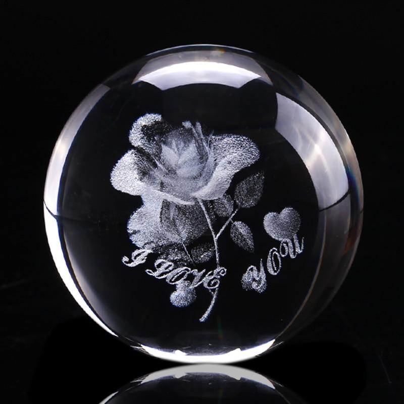 Eleganter 3D Rose Kristallball mit "Ich liebe dich" Gravur, perfekt als romantische Dekoration oder Liebesgeschenk.