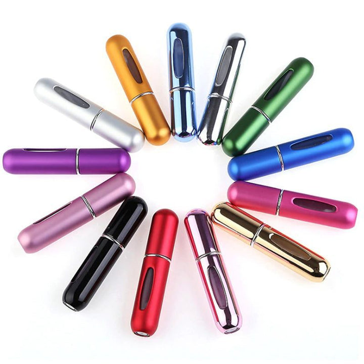 Kompakter nachfüllbarer Parfümzerstäuber, 5ml, silbernes Aluminium-Design.