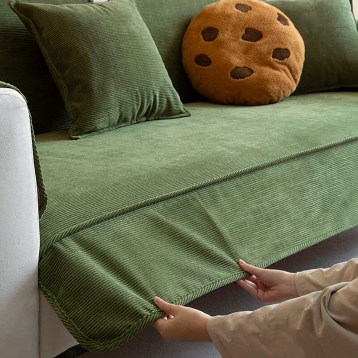 Eleganter Cord-Couchbezug in verschiedenen Farben. Rutschfester Sofaschutz für Ihr modernes Wohnzimmer.