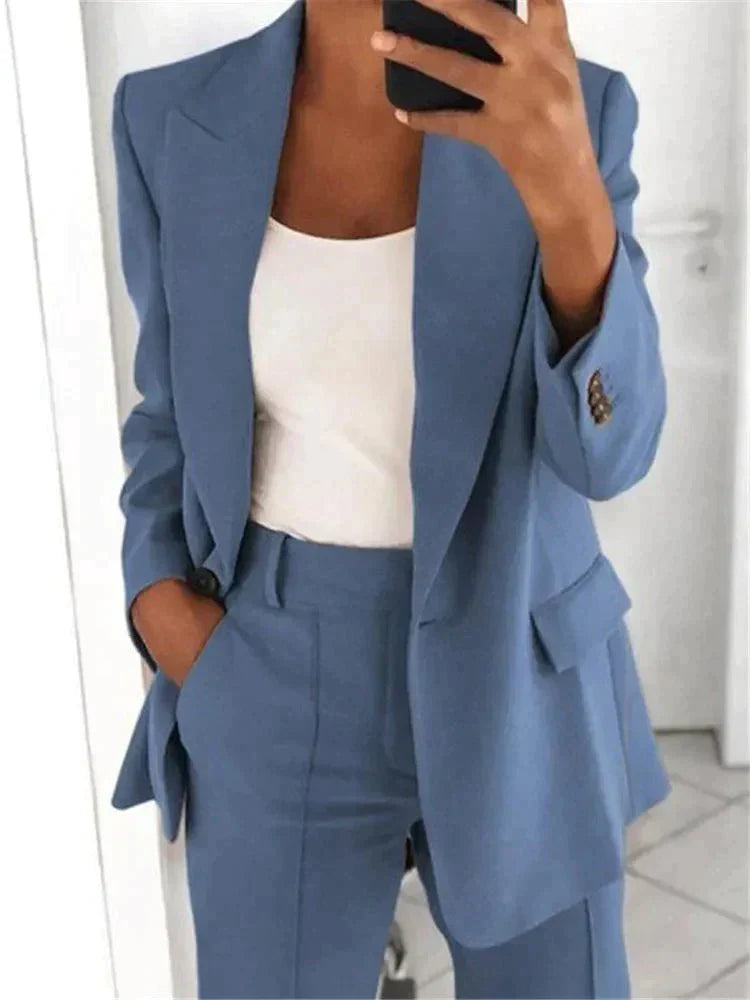 Eleganter Damen Blazer-Anzug Set für einen professionellen Business-Look. Zweiteiler mit Stil & Komfort.
