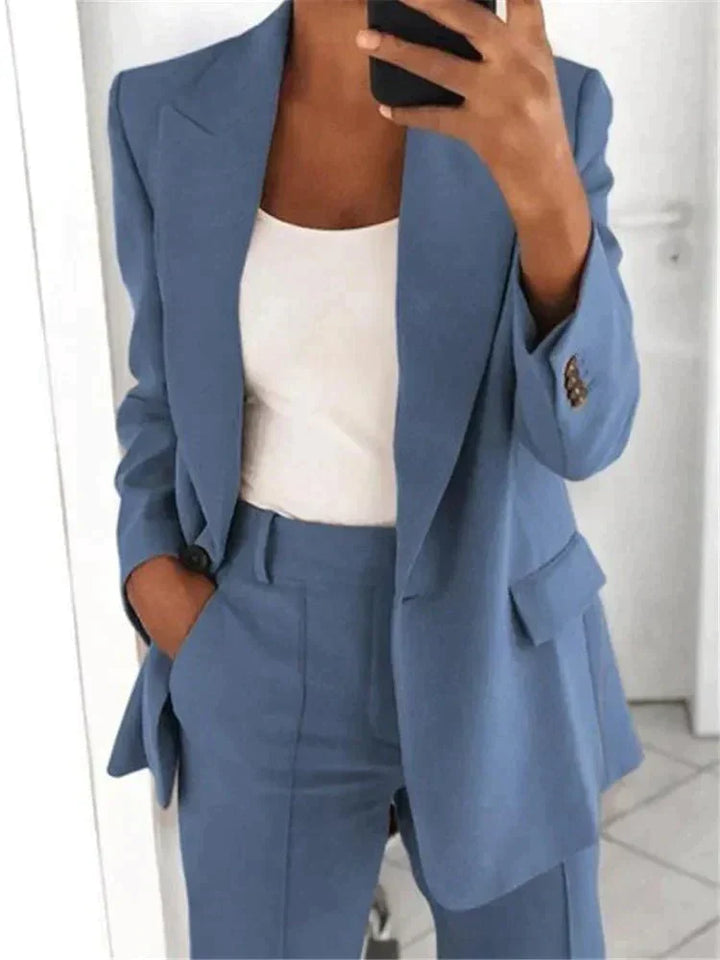 Eleganter Damen Blazer-Anzug Set für einen professionellen Business-Look. Zweiteiler mit Stil & Komfort.