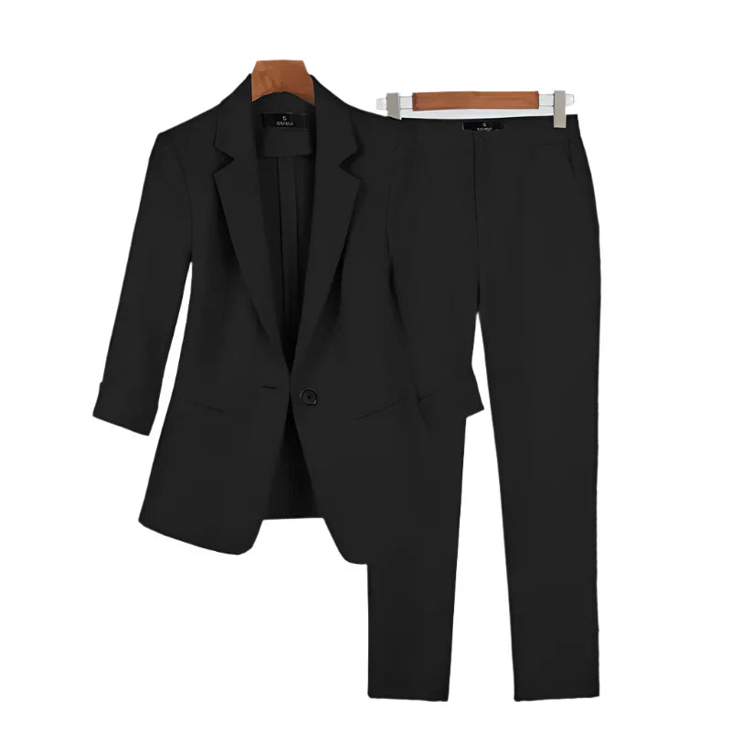 Modischer Damen Zweiteiler Blazer & Hose, schicker Hosenanzug 'Alice' für professionellen Business Auftritt.