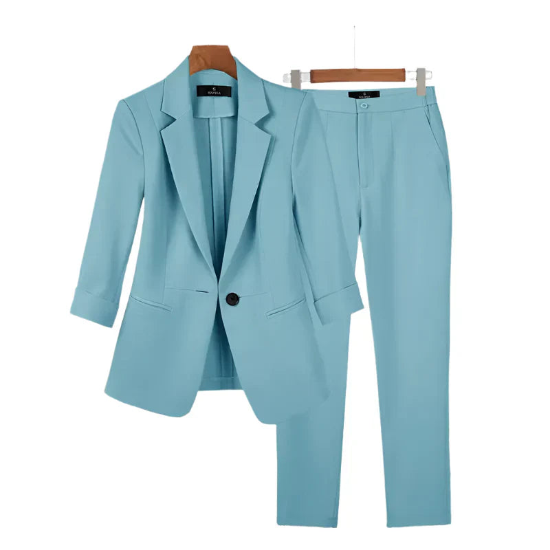 Figurbetonter Damenanzug Alice, zeitloser Blazer & Hose Set für elegante Businessmode und besondere Anlässe.
