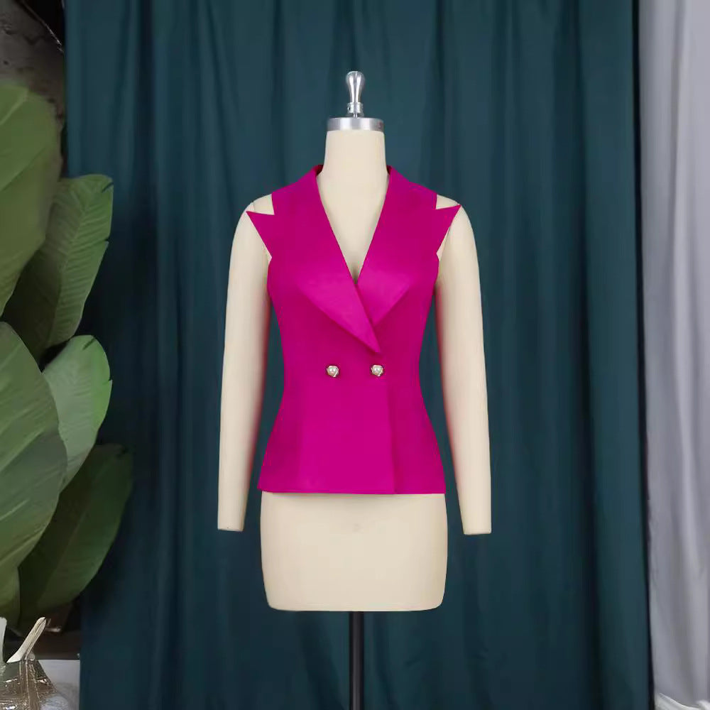Damen Blazer-Set mit modernem Schnitt und feinen Details, ideal für ein schickes, tailliertes Outfit.