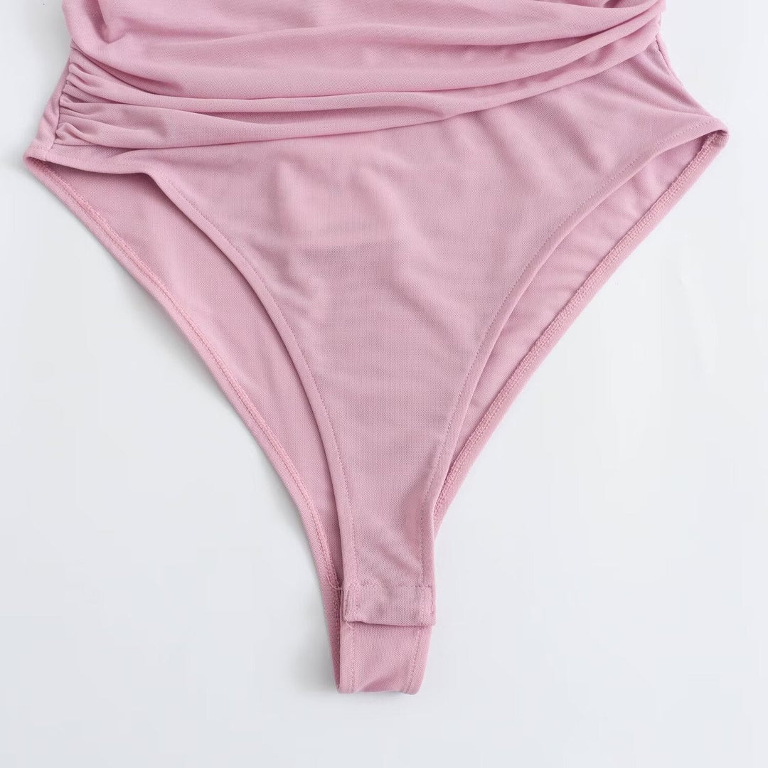 Rosa Damen Body mit stilvollem Leopardenmuster. Eleganter V-Ausschnitt & schmeichelhafter Fit für Frauenmode.
