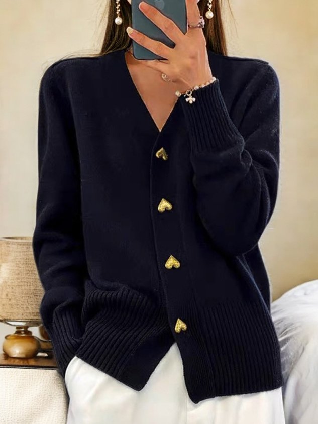 Vielseitiger Damen Cardigan Lillian, hüftlang und elegant. Ideal für Freizeitmode oder Business Casual Outfits.