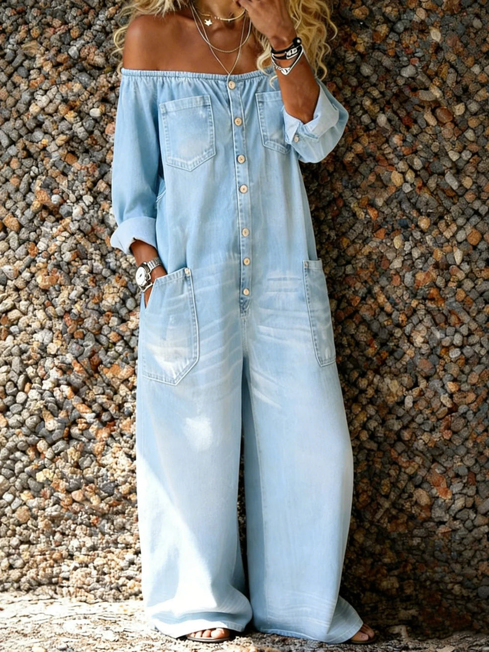 Modischer Damen Denim Off-Shoulder Jumpsuit. Bequemer Einteiler für Casual-Looks und Sommertage.