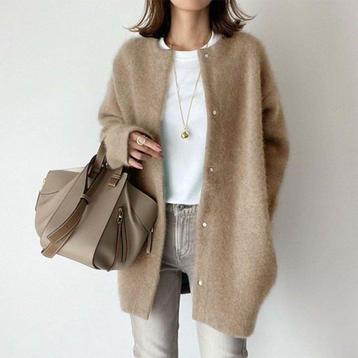 Eleganter Damen Herbst-Winter Mantel in lockerem Schnitt, ideal für stilvolle Auftritte und kalte Tage.