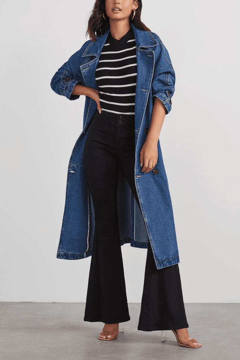 Eleganter Damen Jeans Trenchcoat mit Gürtel, Langarm, aus Denim für Frühling/Herbst. Chic und lässig.