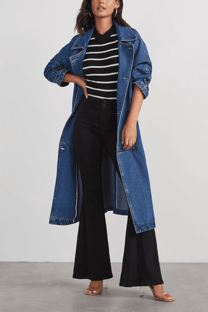 Eleganter Damen Jeans Trenchcoat mit Gürtel, Langarm, aus Denim für Frühling/Herbst. Chic und lässig.