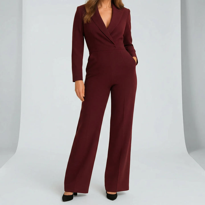 Ganzkörperansicht des eleganten Damen Jumpsuits "Evie" mit Langarm, V-Ausschnitt und fließendem weitem Bein.
