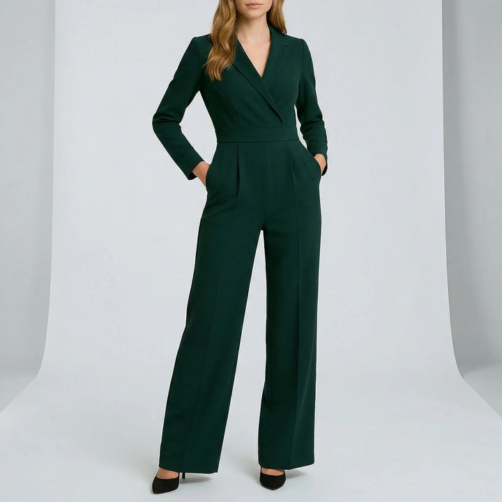Detailaufnahme des eleganten, taillierten Damen Jumpsuits "Evie" mit Langarm, ideal für Büro und Alltag.