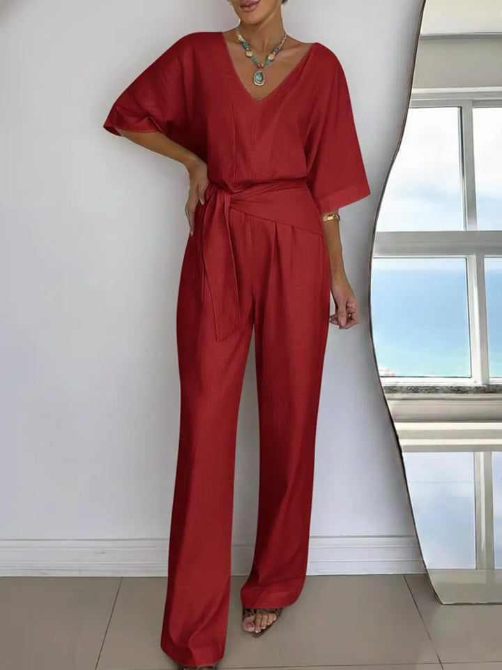 Modischer Damen Jumpsuit, knöchellang, mit Taillengürtel für eine schmeichelhafte Silhouette.