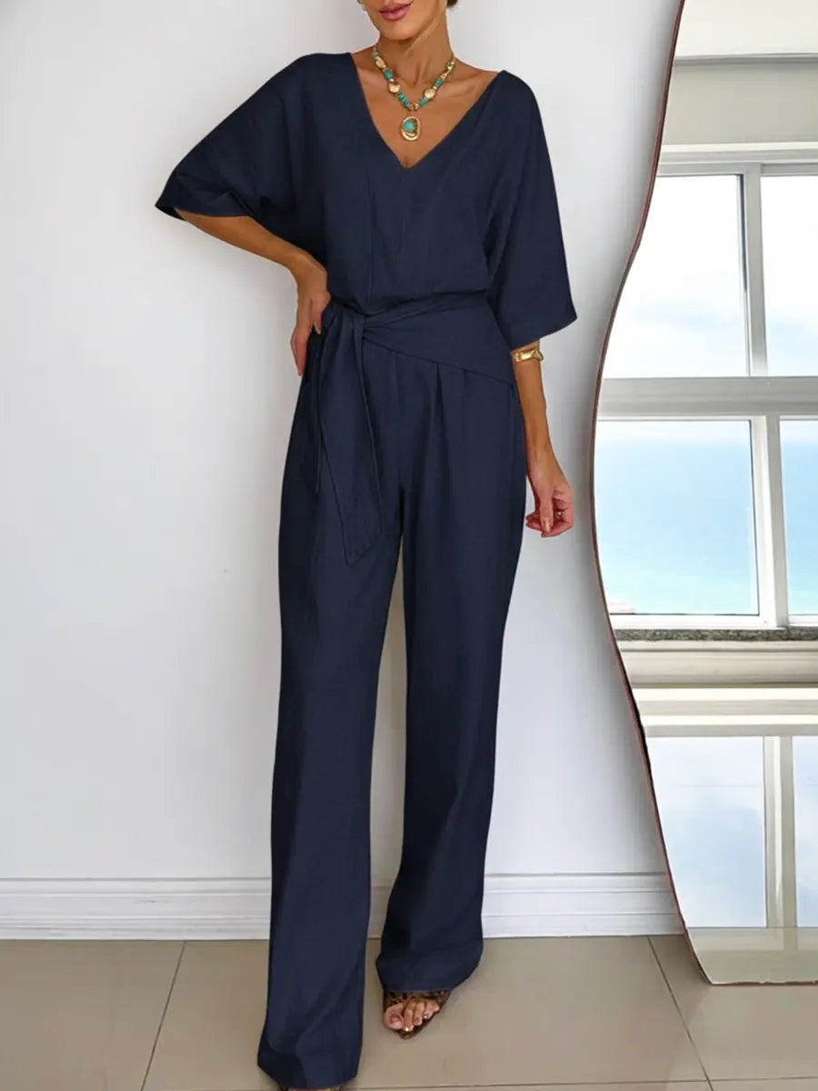 Minimalistischer Damen Jumpsuit, Einteiler, in neutralem Ton. Bequem und elegant für jeden Tag.