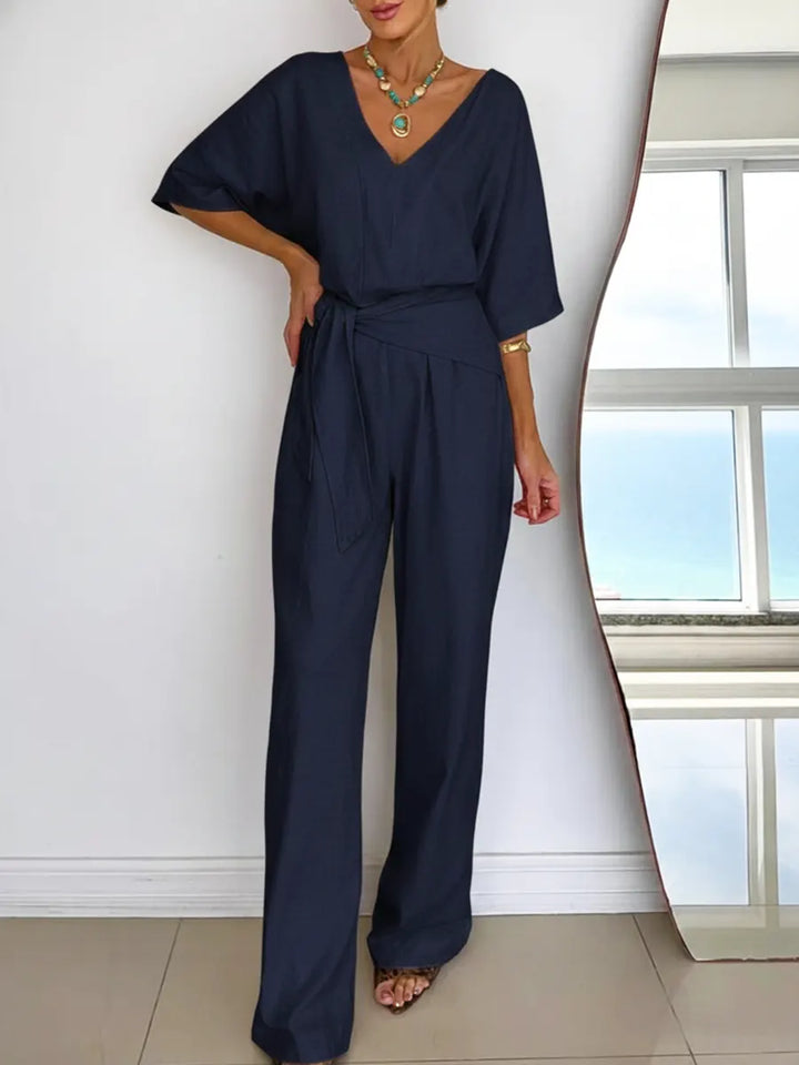 Minimalistischer Damen Jumpsuit, Einteiler, in neutralem Ton. Bequem und elegant für jeden Tag.