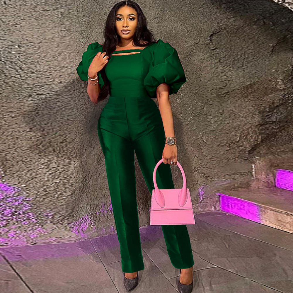 Eleganter Damen Jumpsuit mit stilvollen Puffärmeln und schmeichelhaft tailliertem Schnitt für festliche Anlässe.