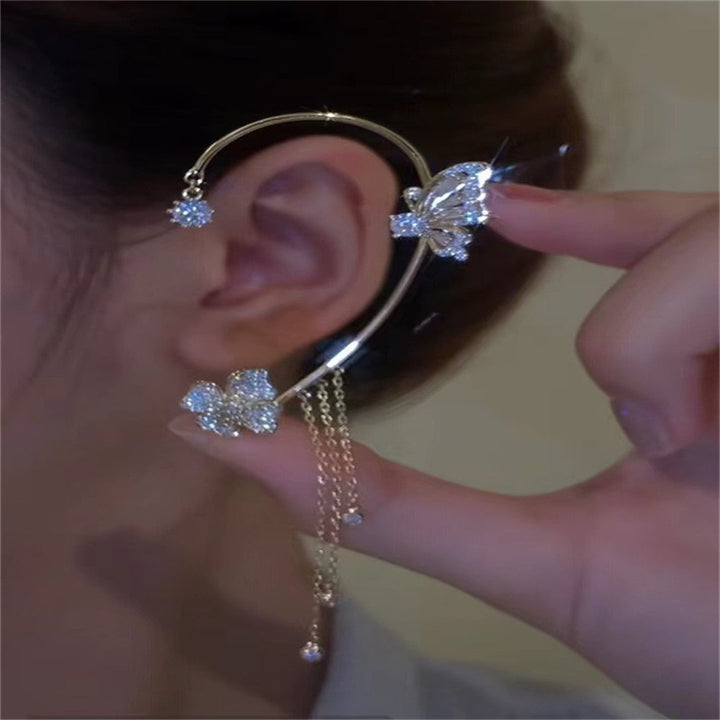 Funkelnder Ohrenclip, perfekte Geschenkidee für Damen. Eleganter, piercingfreier Ohrschmuck für besondere Anlässe.