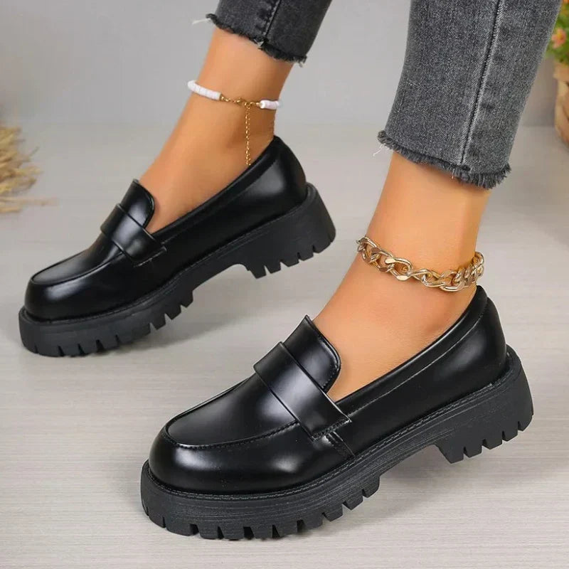 Eleganter Damen Orthopädischer Mokassin mit Keilabsatz, schwarz, für maximalen Fußkomfort und Stil im Büro.