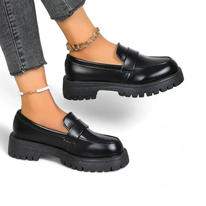 Schwarze Damen Orthopädische Mokassins mit Keilabsatz, bequeme Loafer für stilvollen Auftritt & Fußkomfort.