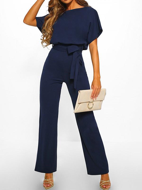 Herbstlicher Bordeaux-Damen Jumpsuit mit Rüschengürtel & kurzen Ärmeln, elegant & gemütlich.
